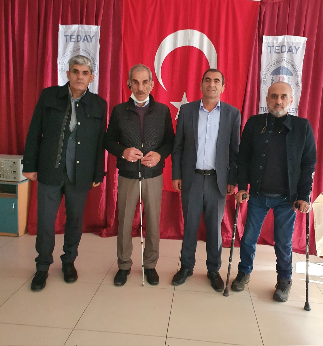 TSKonfederasyon's tweet photo. @TSKonfederasyon yönetim kurulu üyelerimiz @metinayhan, @yildiraycinar06 ve @BurhanGumrukcu,

yıllardır Ankara Etimesgut'da engellilere hizmet sunan #TEDAY Başkanı @ilimdarboztas'ı dernekte ziyaret ederek sivil toplum kuruluşlarının önemi konusunda değerlendirmelerde bulundular. https://t.co/6yQzSSQd0X