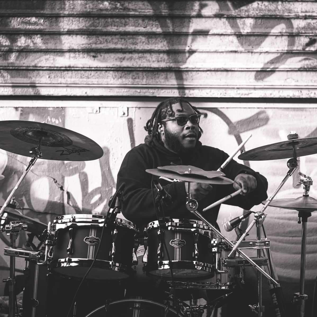 FearIsDead's tweet photo. Our drummer being cool in the cold 🤘🥶🤘at the @RebelmaticNyc
Popup with #crazyandthebrains and #slashers
If you haven't yet be sure to check them out!

#Rebelmatic #popup #FearIsDead #MetalForThought #IshRoberts #drummer #GrooveAndMetal #NYCbands https://t.co/H6qs2oFunh
