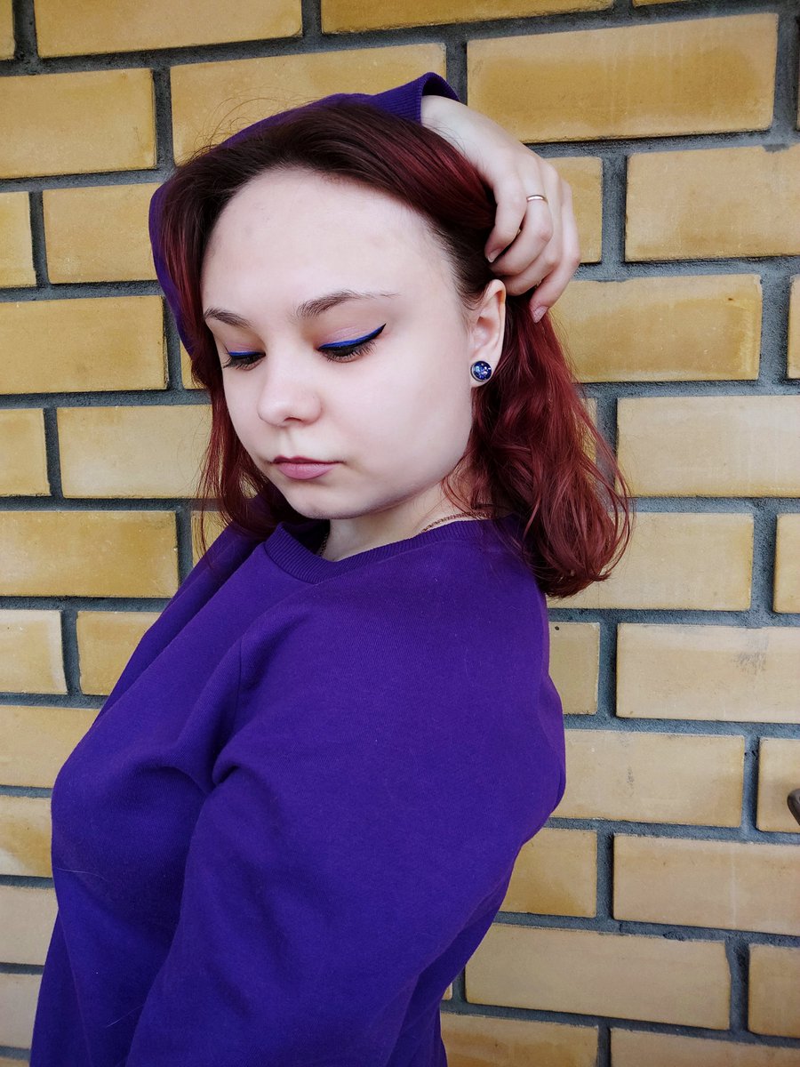 hodyashka's tweet photo. выгляжу так, будто меня поломала жизнь и я стала токсик бичез😈 https://t.co/z0q7D5bZL8