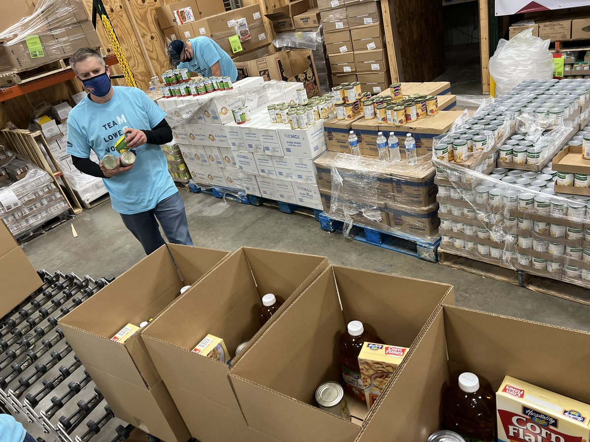 ShawnMcpherson's tweet photo. Today, the DMSMs from Region 21 and a few folks from the SSC volunteered by packing 430 meals for those that need assistance just before Thanksgiving in Pittsburgh, Pa!! #Givingback @KatieEngen @BlueTeam_R21 @kplowery6b @MattMon71901739 @BoltzBill @MarvinREllison @JoeMcFarland_ https://t.co/xSVllH5d9l