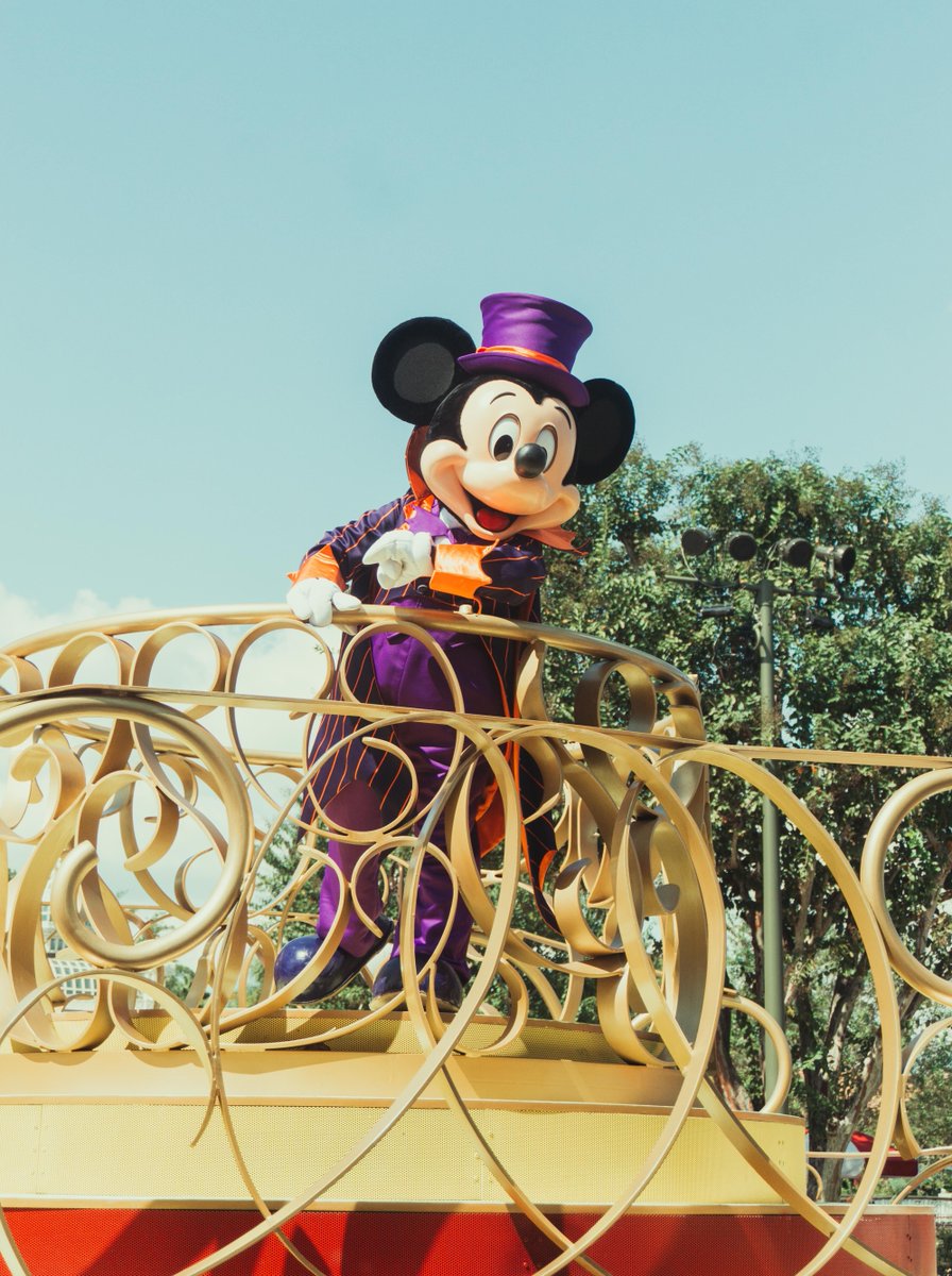 CraftedAV's tweet photo. Happy Birthday to the mouse that started it all. 93 never looked so good.
#mickeymouse #themedexperience #WaltDisneyWorld https://t.co/eYpGntbcFY