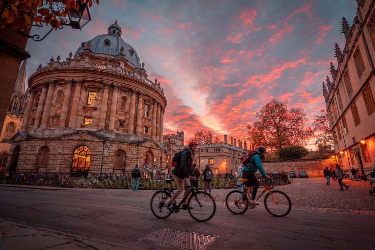 thomairs's tweet photo. Tonight's #Oxford sunset was quite literally stopping people in their tracks https://t.co/E8ezThoffj