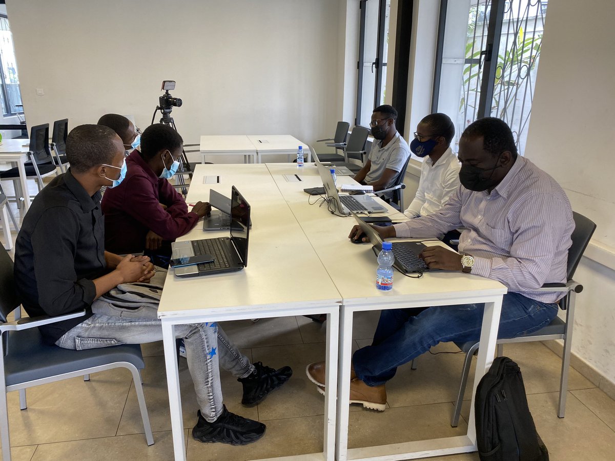 6️⃣ équipes sur 3️⃣3️⃣0️⃣ ont été sélectionnées pour le #Zoohackathon du 19&amp;20 nov pour assister à la séance de coaching ce jeudi 18 avec les mentors composés de l’Activité de Soutien aux Forêts et à la Biodiversité de <a href="/USEmbKinshasa/">U.S. Embassy Kinshasa</a>, <a href="/AfricanParks/">African Parks</a>, <a href="/TheWCS/">WCS</a> <a href="/AWF2021/">AfricanWildlifeFoundation</a> <a href="/KinshasaDigital/">Kadea Software</a>