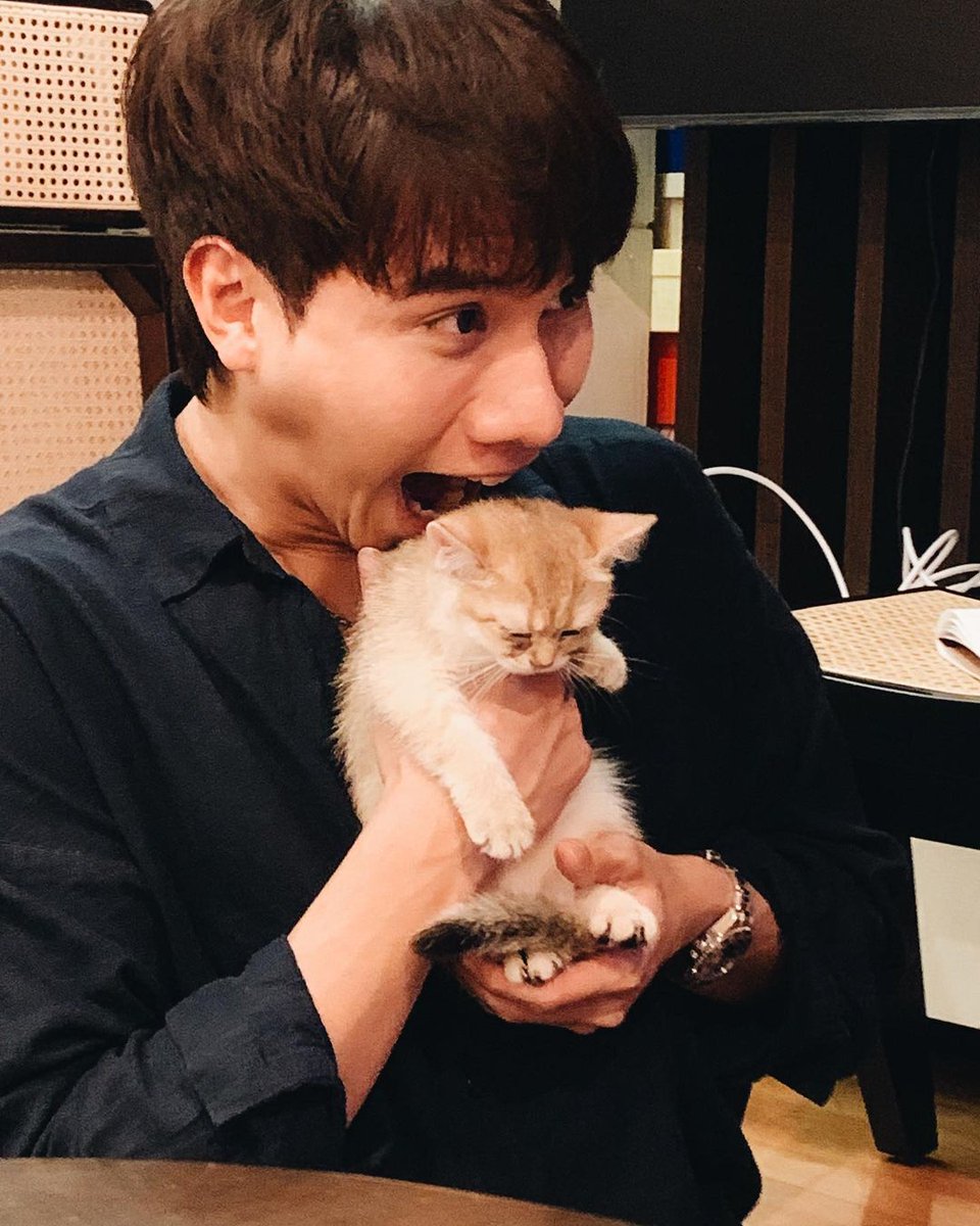 T_Pakorn_'s tweet photo. Приведите ко мне Макса, и никто не пострадает😎🤭 https://t.co/o7lBJdzjiy