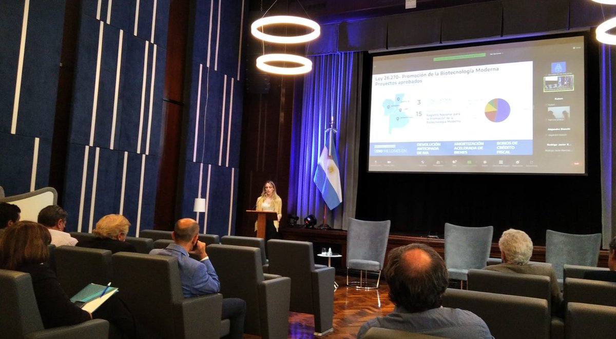 feedlot_ar's tweet photo. 👉Esta mañana nuestro Gerente General @fernando_storni  participó de Mesa Plenaria de Economía del Conocimiento vinculada al Agro en @produccion_arg @KulfasM @DominguezJul @AgriculturaAR https://t.co/JaRc2kHLdB
