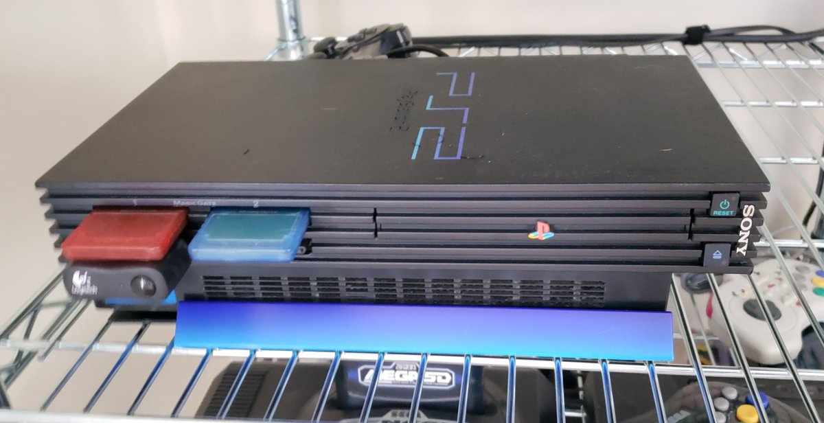 I impuse bought an official Playstation 2 horizontal stand. It is a very stupid piece of plastic. https://t.co/6wFpnbHlGr