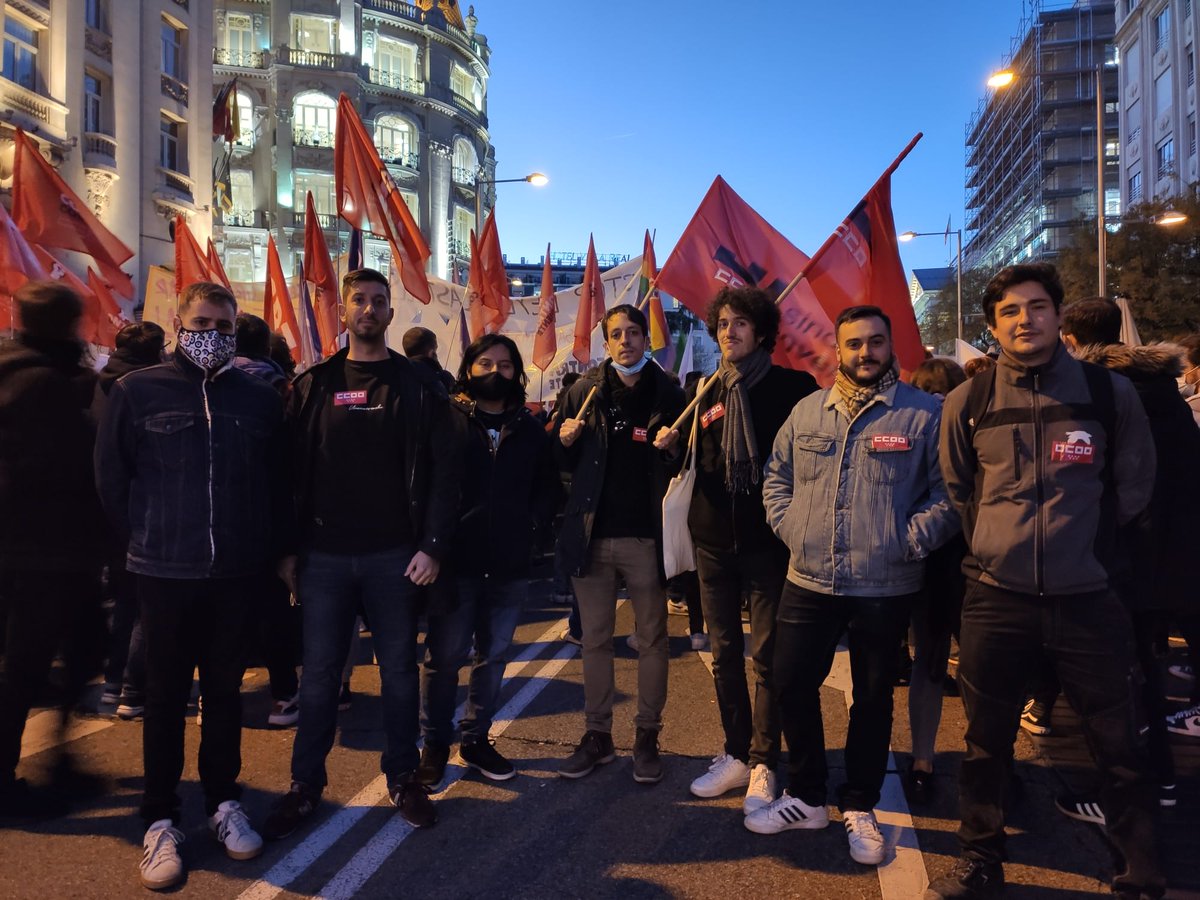Jóvenes CCOO (@jovenesccoo) on Twitter photo 💥 Esta tarde hemos estado en las calles junto a <a href="/fde_estatal/">Frente de Estudiantes</a> y <a href="/estudiantesem/">Estudiantes en Movimiento</a>.
✊ ¡Queremos una Universidad pública, democrática y de calidad!
#NoALaLosu 💥 Esta tarde hemos estado en las calles junto a <a href="/fde_estatal/">Frente de Estudiantes</a> y <a href="/estudiantesem/">Estudiantes en Movimiento</a>.
✊ ¡Queremos una Universidad pública, democrática y de calidad!
#NoALaLosu