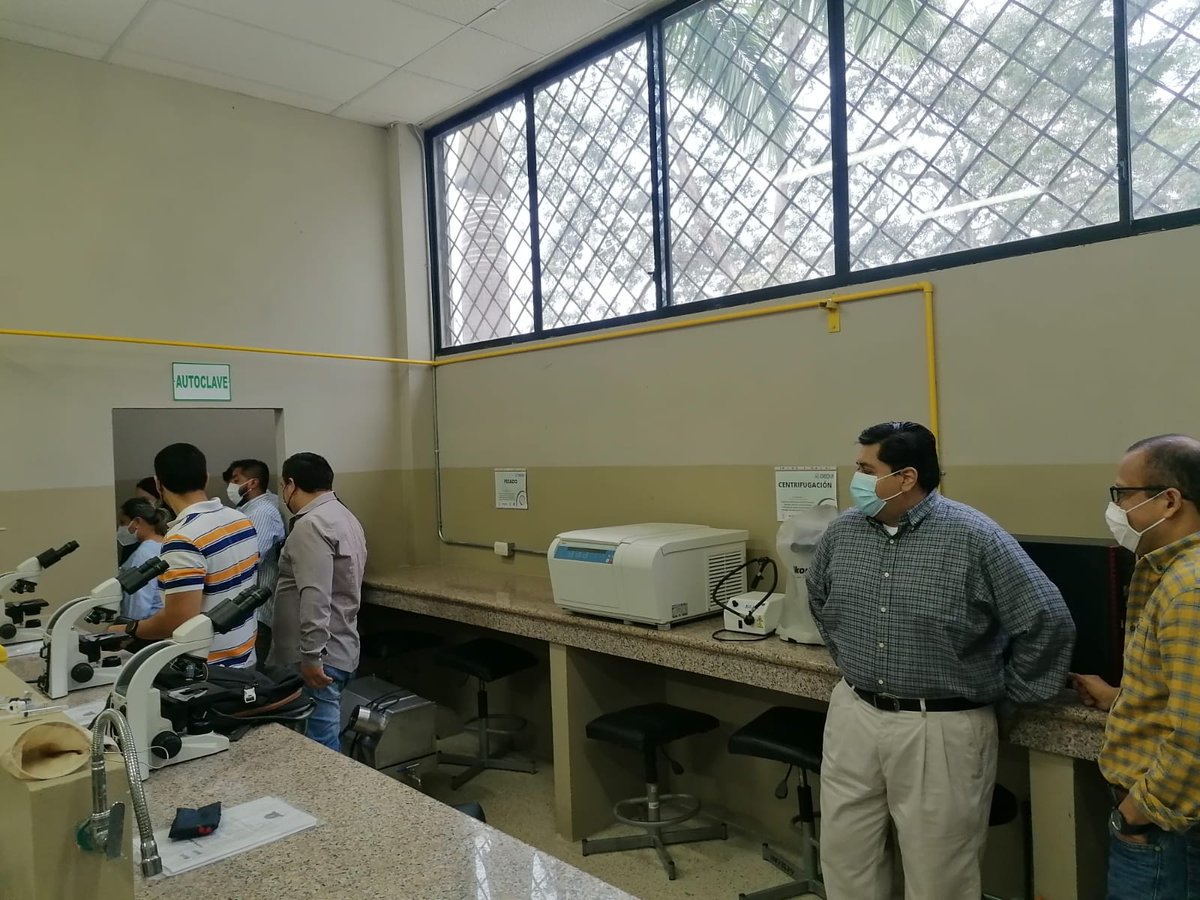simonpm2006's tweet photo. @FaciUnemi inicia el semestre con equipos nuevos. Desde que Leeuwenhoek construyera sus eficaces microscopios en el XVII, hoy sigue siendo el instrumento principal de la Microbiología. Los hongos, por supuesto, son los más hermosos de los microbios. https://t.co/uVRRzmU28Z