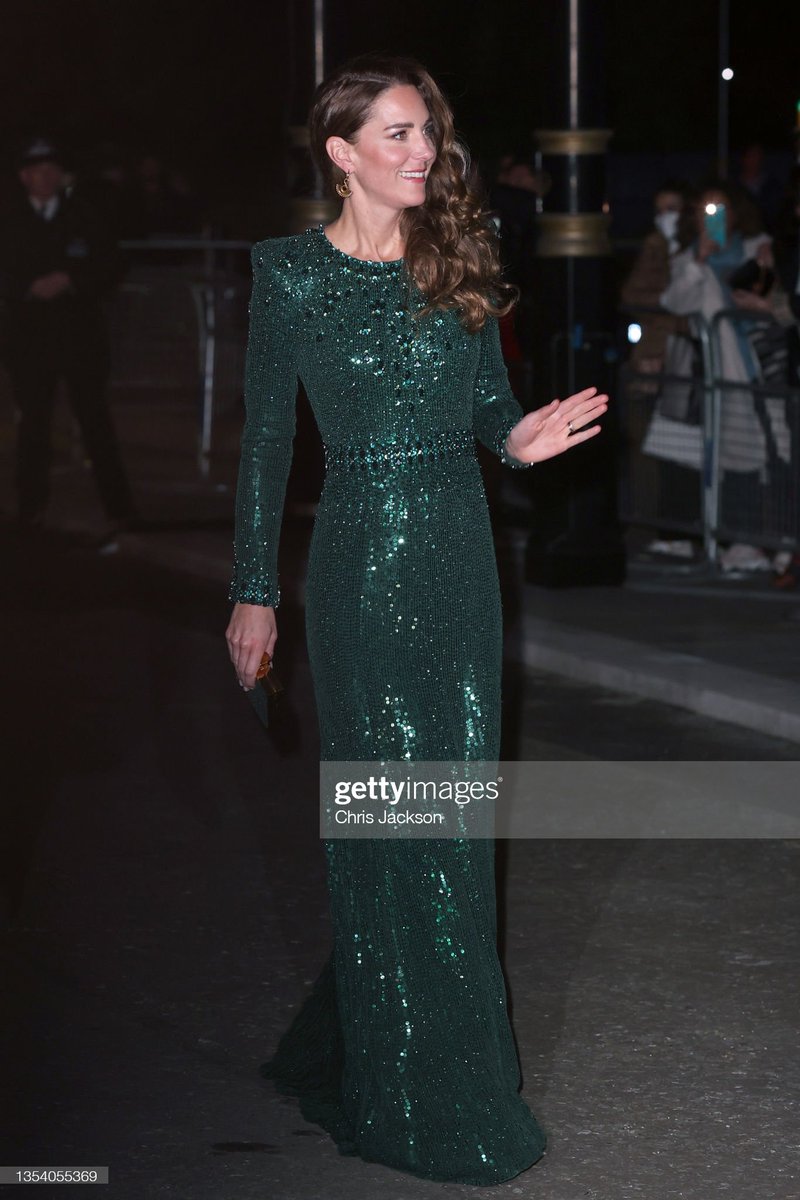 RT @Emma4AboutRoyal: The Duchess of Cambridge at the Royal Variety Performance. In green Pakistan Jenny Packham. https://t.co/qpmezXCsD1