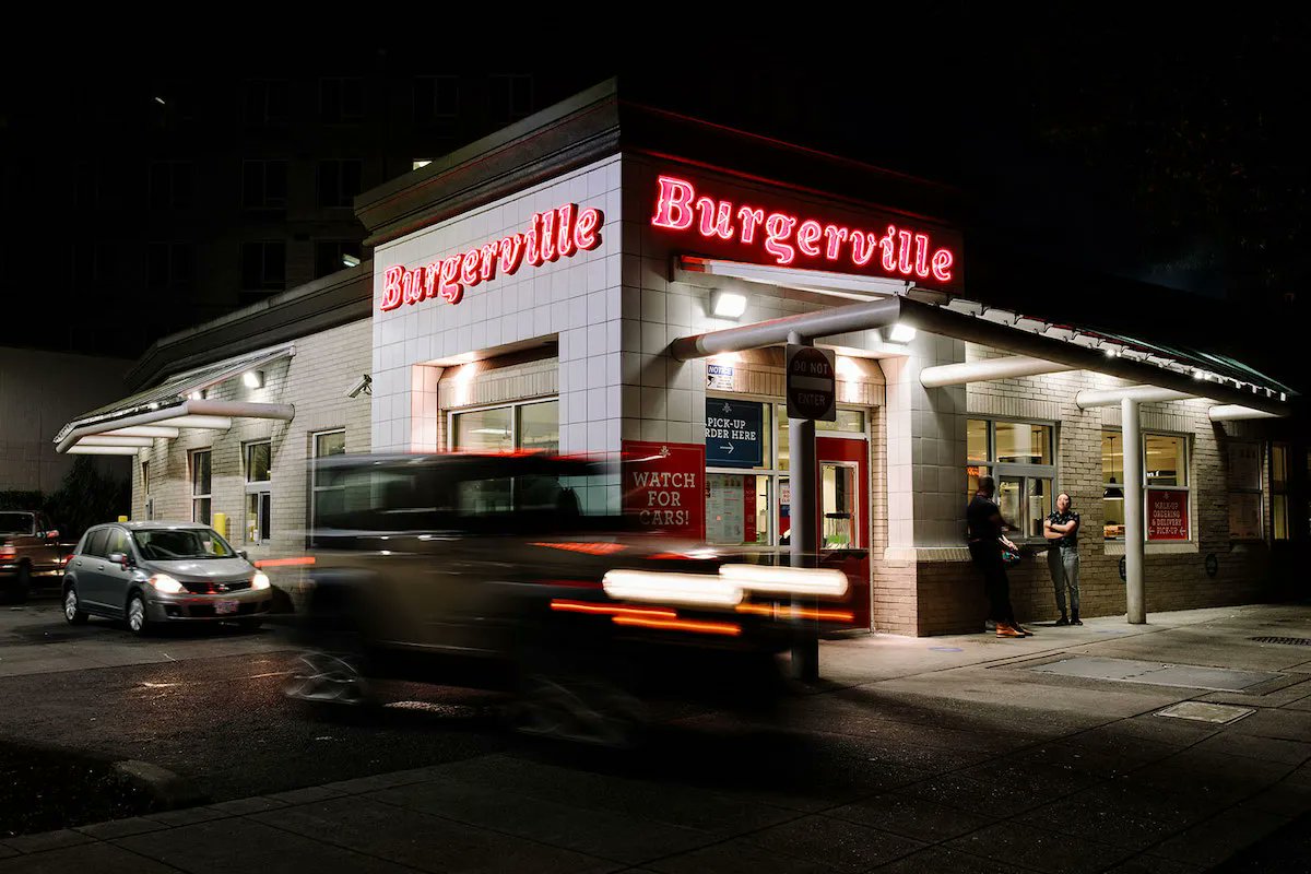 nwlaborpress's tweet photo. Roughly 100 workers at 5 Portland-area @BurgervilleUSA locations are about to be the first fast food workers in America to have a union contract. | nwLaborPress @BVWU_IWW https://t.co/QoQGu56p0S https://t.co/0YQHR9U33w