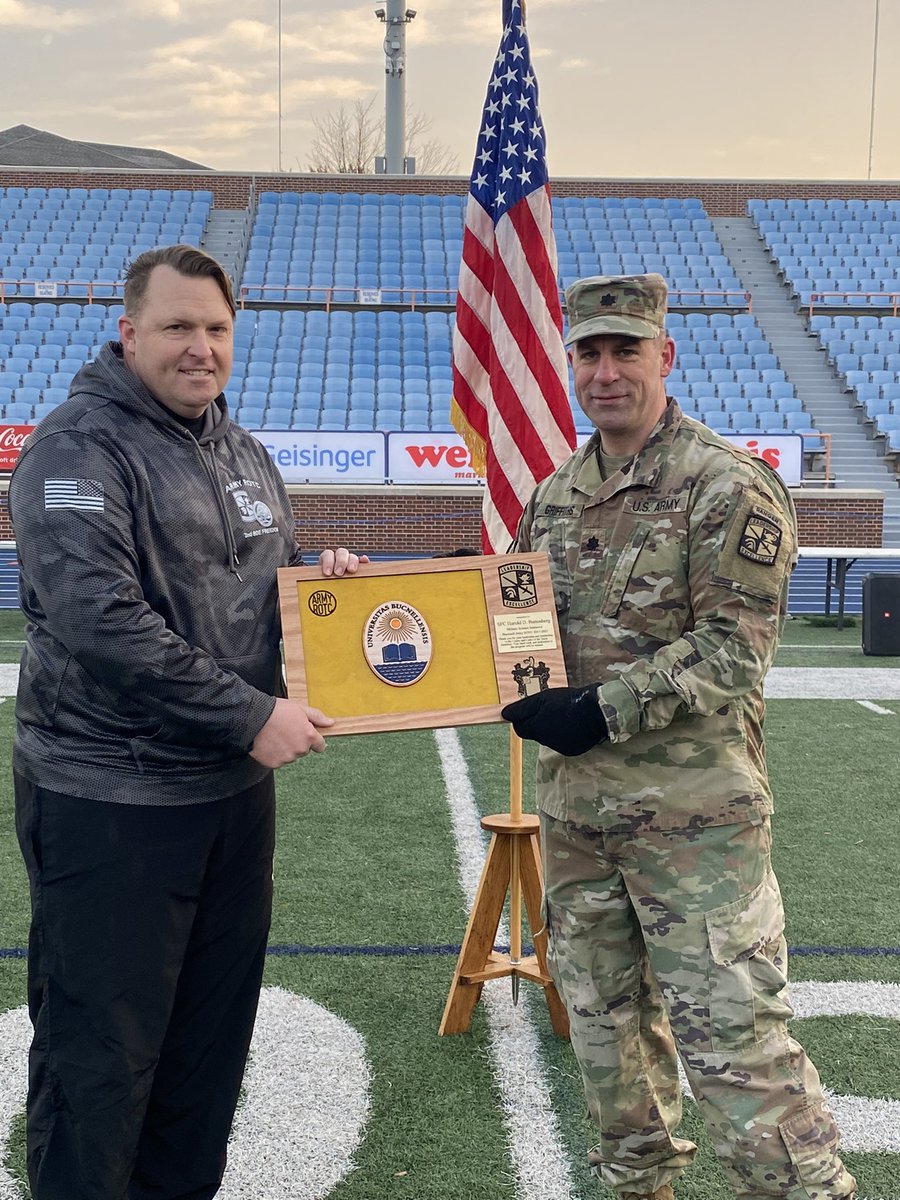 Bucknell_ROTC's tweet photo. This morning the Bison Battalion Recognized SFC Battenburg for his over 20 plus years of Army Service and his time here with the Bison Battalion as he goes into retirement. SFC Battenburg thank you, we wish you the best of luck with your future endeavors 🇺🇸🦬💪🏽 https://t.co/W0IEQARlbI