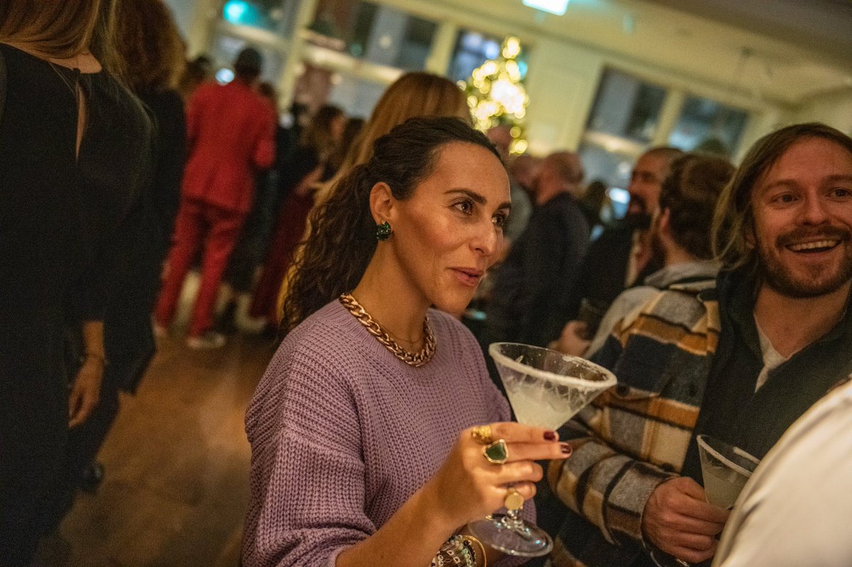 lovieawards's tweet photo. We loved hosting Winners Cocktails last night in London! Thank you to all who attended and also to @pinterestuk for their support in making it happen. Congrats to all of this year's winners and enjoy the photos from the night at https://t.co/iLhOsvJiVw! #lovies #reshapepossible https://t.co/DXRFskz3vh