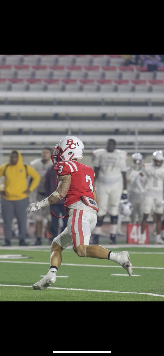 dylan_tooker's tweet photo. Freshman season tape! 
Bakersfield SS
5’11 190
https://t.co/mu0KST3z31 https://t.co/Ldc704CIbm