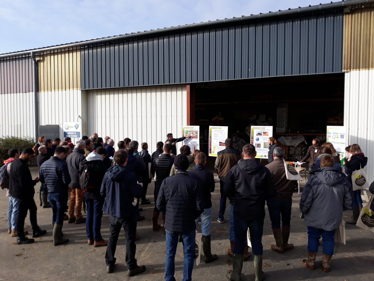 Jeremy_Guil's tweet photo. Objectif atteint pour cette journée Cultivons l'AC à la #stationdekerguehennec 300 participants ont pu découvrir des présentations de qualité ! @ChambagriBzh @menierjeanrene @BoscherE22 @DavidMeallet et bien d'autres ! Merci ! https://t.co/9zGQBBpVE3
