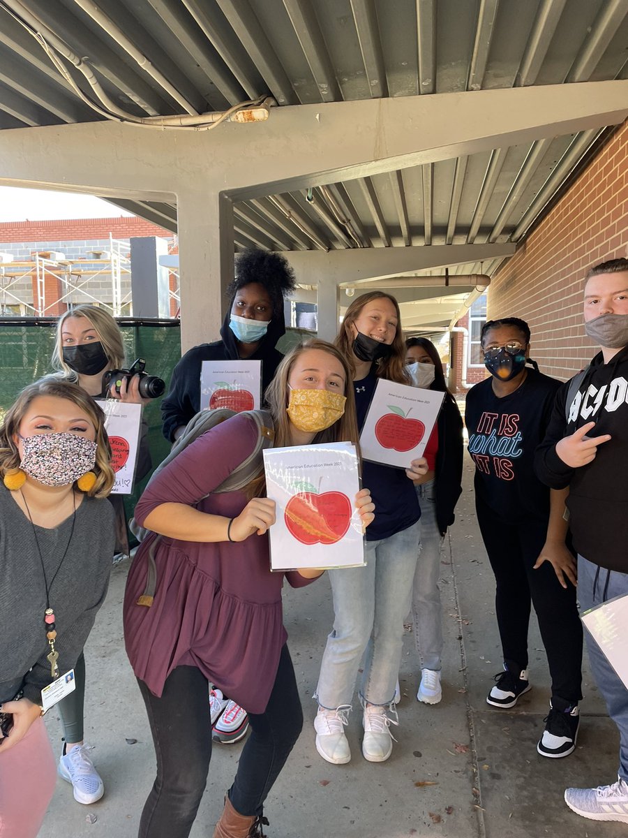 Helping celebrate American Education week with the awesome <a href="/We_Are_WA/">Western Alamance HS</a> #growingouramazingteachers FTA Club!  <a href="/AlamanceScholar/">Alamance Scholars</a>