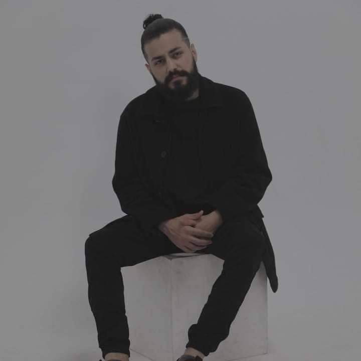 وبعدين يا فنان ف الأغنية اللي مش طالعة من دماغي و دماغ مصر كلها دي؟!!🤔