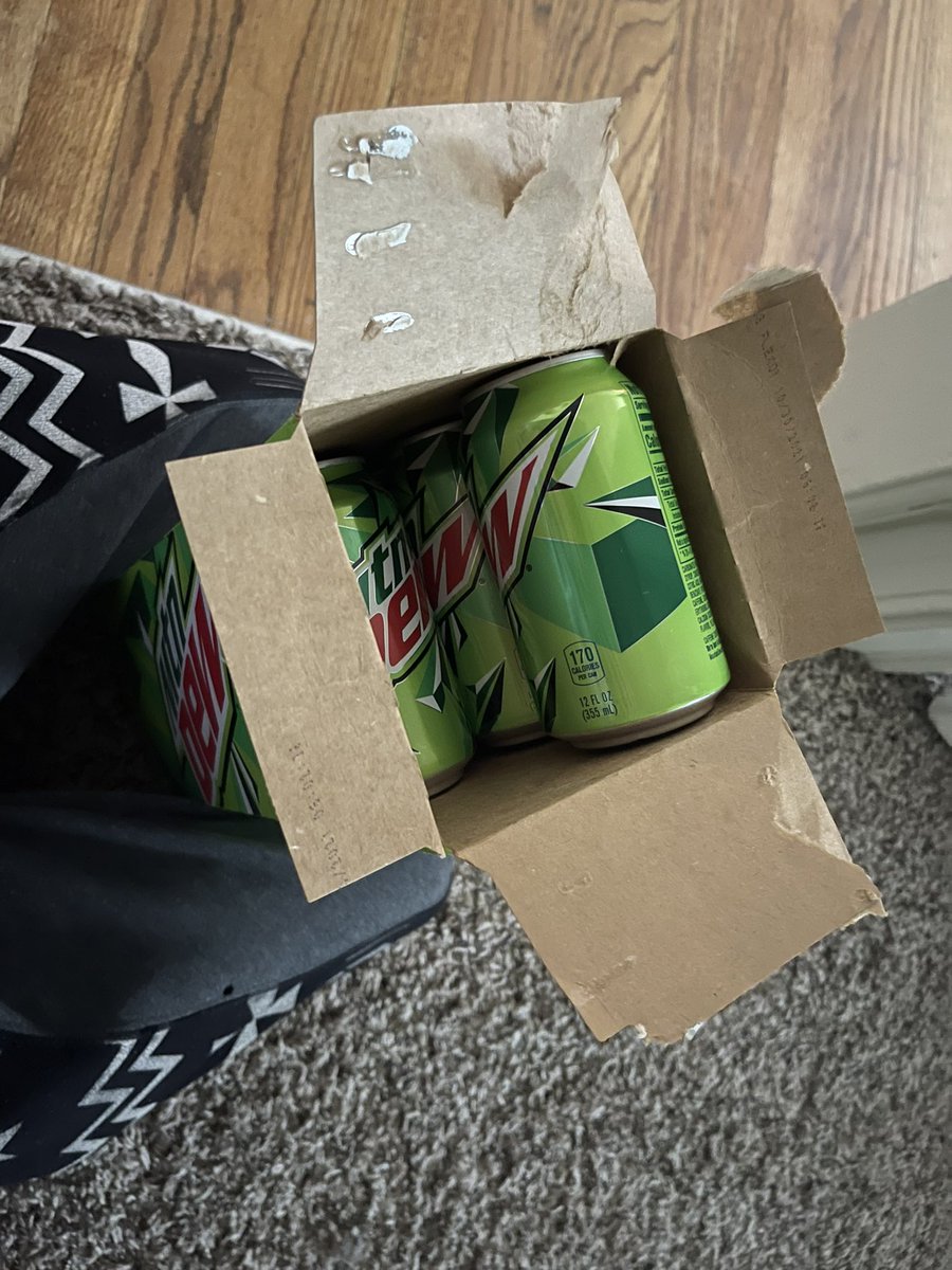 KIN6S__'s tweet photo. @MountainDew … please check on your factory workers. Explain to me why I go buy a 12 pack and only get 11? https://t.co/CCPr9qIIf5