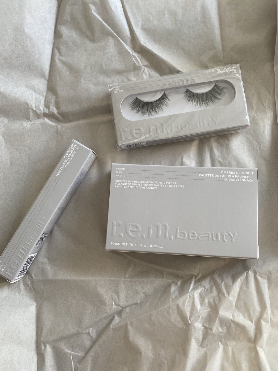 veniicecloud's tweet photo. crying and throwing up @ArianaGrande @rembeauty https://t.co/1P8Fb5IoEw