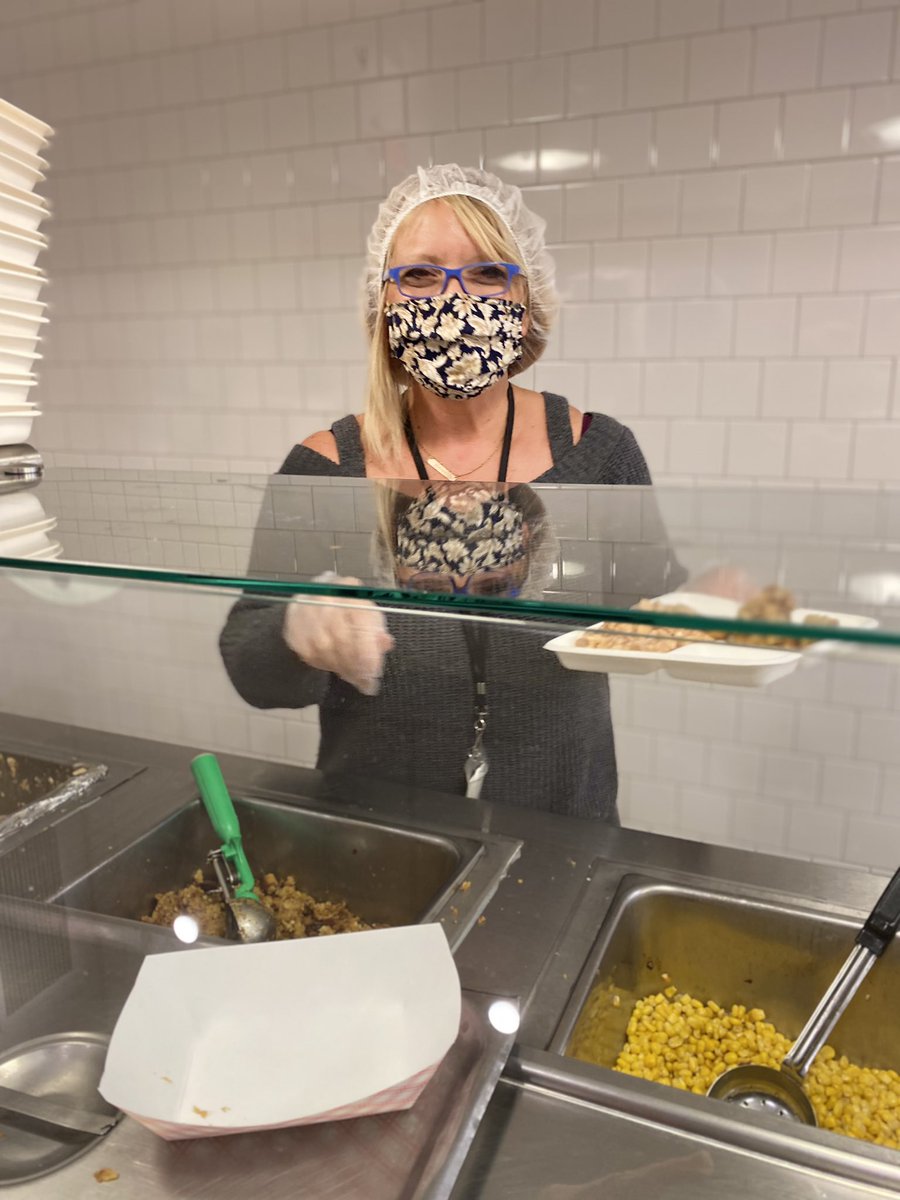 MrsDabek's tweet photo. Today our staff showed their appreciation for our food service workers by donning gloves and hairnets and serving up the delicious Thanksgiving feast. Thank you Debbie and crew for keeping our kids fed every day! #MacArthurStrong #BPatriotProud @BinghamtonCSD @BCSDMAPrincipal https://t.co/rfQYSqcU28