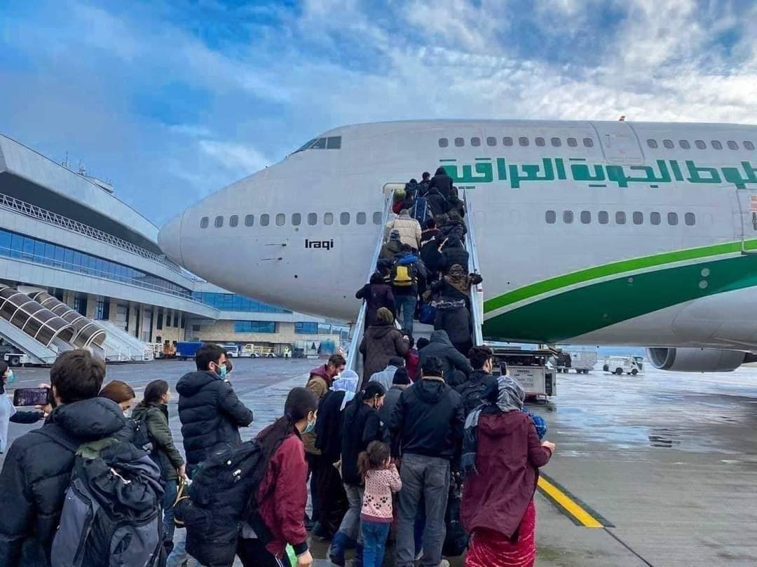 Exen's tweet photo. 374 Iraqi migrants left Belarus, went home today❗❗❗ https://t.co/yREwT1tokx