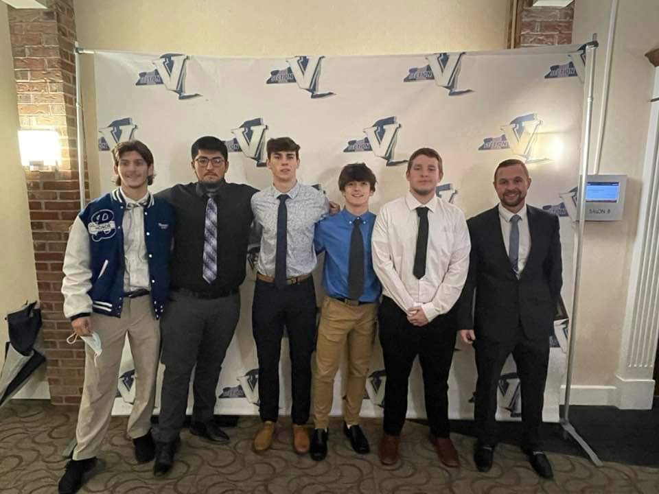 stephenognibene's tweet photo. Congratulations to Jesse and Coach Briggs!
Congratulations to Jesse for being named Section V class B offensive player of the year and to Coach Briggs for being named Coach of the year class B!!
Good luck Saturday Blue Devils!
📸 credits Lori Reinhart https://t.co/3ZEJiUa4Ro