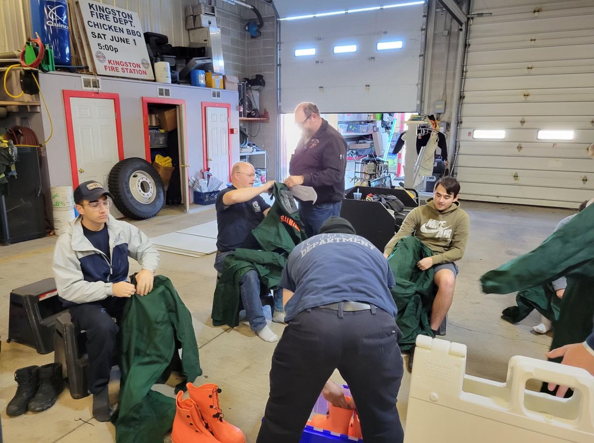 UnionFireDist's tweet photo. PHOTOS: More from last weekend's busy training drills. Pictured are Station 9 members participating in a 'decon' drill with the Kingston Fire District. #training #joinUFD https://t.co/rUirf2yZzU
