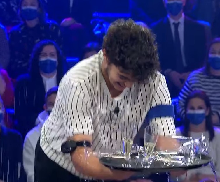 LandRoberTVG's tweet photo. PERO SEGURO QUE QUEREDES VIR DE PÚBLICO??? #LRMarilo https://t.co/sApOG8JW1P