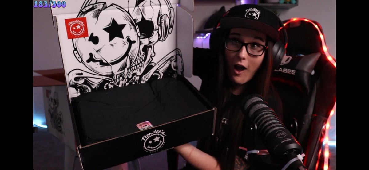 nerdeesworld's tweet image. YOU ARE AWESOME! @lezzgame  #nerdbox #STREAM #fashion