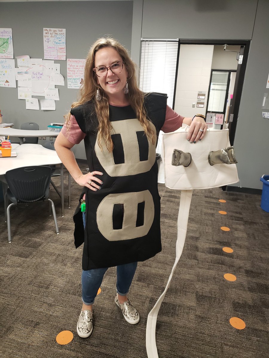 Mrs_Mikeska's tweet photo. Started Electrical Energy today! @MrsCompeanCfisd was such a good sport and joined in on the fun with the outfit! The kids couldn't stop laughing! 🤪 #ilovemyjob 🤣@hairgrovecfisd @CyFairISD @CFISDScience #scienceisfun https://t.co/jpyQQOl4zP