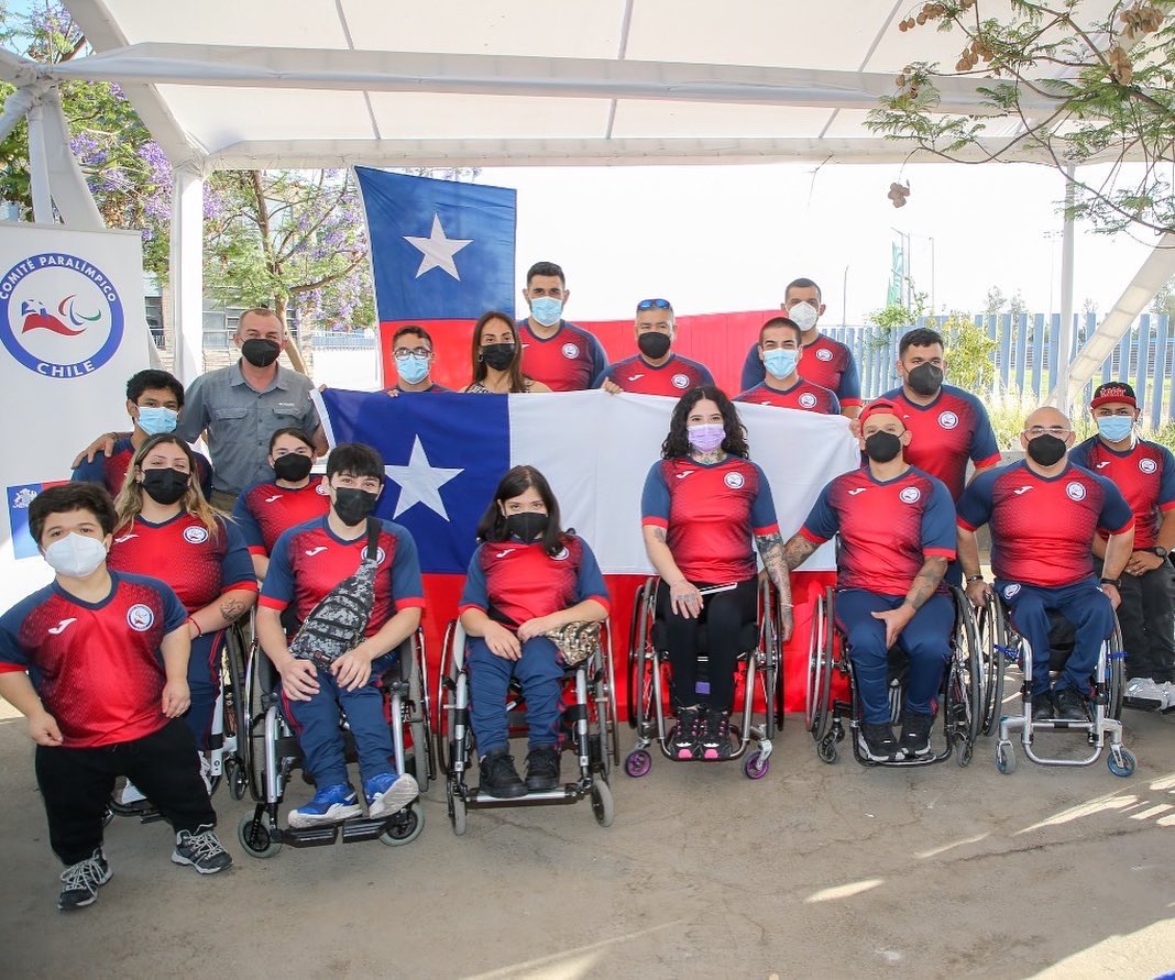 ceciperez1's tweet photo. ¡No puedo más de orgullo! ☺️ 13 de nuestros seleccionados de Para Powerlifting parten rumbo al Mundial 🌏 de Georgia 🇬🇪 👏🏻👏🏻👏🏻 la delegación clasificada más grande en la historia de Chile 🙌🏻♥️🇨🇱⬇️ https://t.co/idfZEwFmrE
