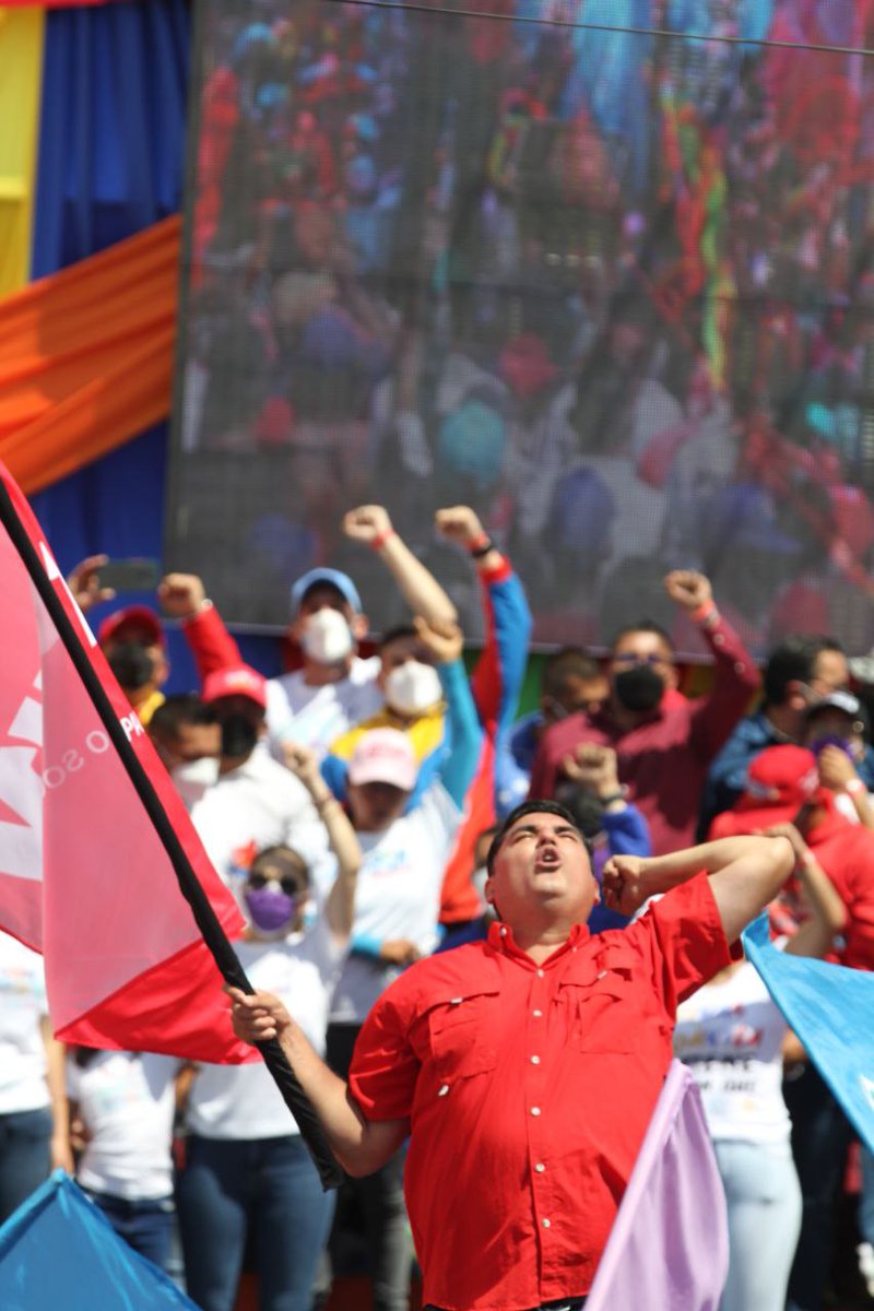 JEHYSONGUZMAN's tweet photo. ¿Vieron ese cierre de campaña?

Todavía tengo en el cuerpo la emoción de nuestro encuentro. 

¡Gracias por tanto amor Mérida! 
¡Este Domingo es el siguiente desafío! 
 
#VenezuelaTieneConQue 
#MeridaTieneConQue https://t.co/IeNWF9F6Ve