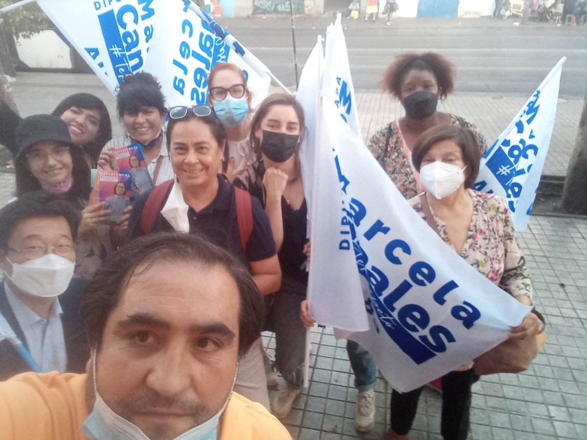 edu_hermosilla's tweet photo. Equipo de #recoleta todo por @ProvosteYasna @KenoOrtega @mcanaleshipp #ahorayasna #nuevopactosocial #terespeto https://t.co/WJ3bYGidr4