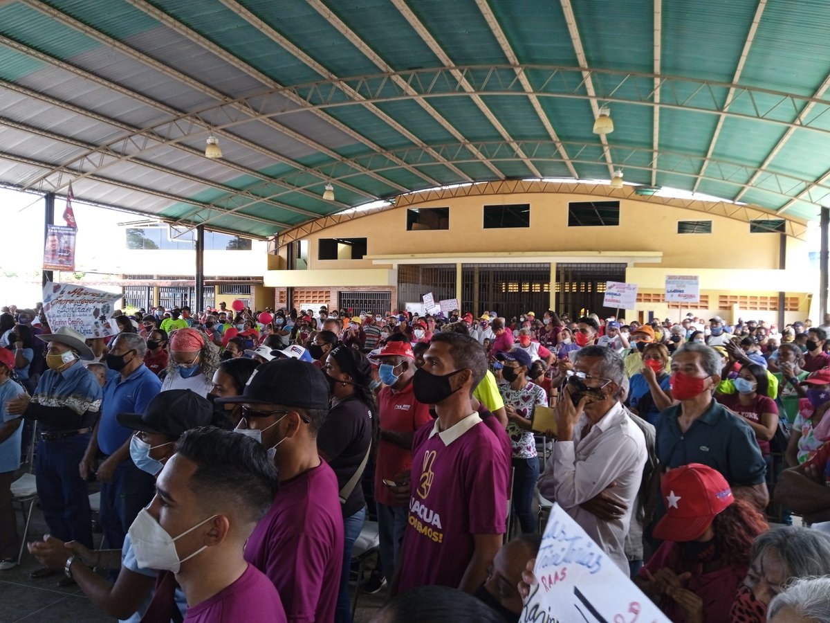 libertador_mrt's tweet photo. En Compañía De Nuestro Dip @DidalcoBolivar Fue hoy jueves el cierre de de campaña de nuestro Candidato Reelecto @regulolacruz , Dónde una vez más Nuestra Unión de alianza perfecta se hizo sentir ¡SALGAMOS A VOTAR ESTE 21N!
#ReguloRepite
#ReguloEsProgreso
#TupamaroRebelde https://t.co/fRm9FKX48u