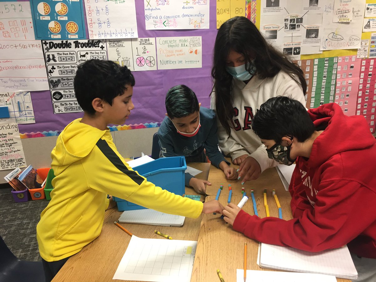 CDinorahHC's tweet photo. Multiplying 2 digits by 1 digit using base ten arrays @CarrollFISD #baseten #multiolicatiin #math4thgrade #bilingualclassroom #engaged https://t.co/IYOP7cNSqx