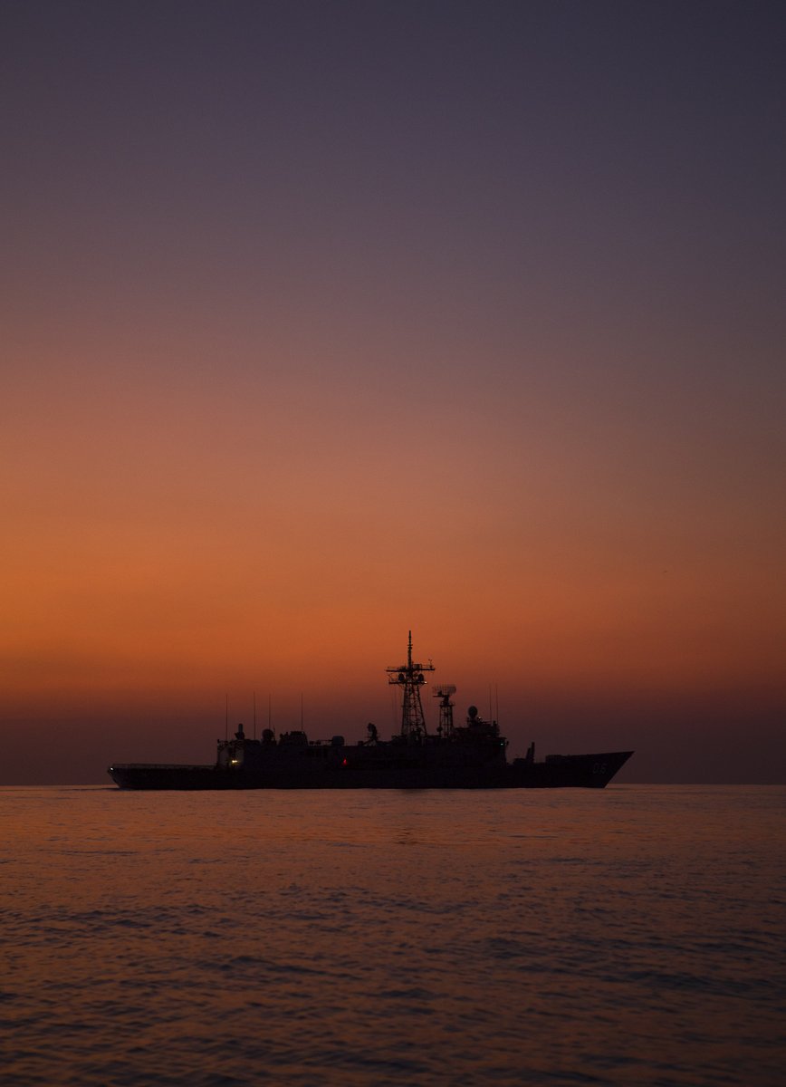 Australian_Navy's tweet photo. Silhouette Sunday, with a memorable Silhouette 👤 

#AusNavy Navy ship, #HMASNewcastle, at sunrise during #ExKakadu 2018.

📸: LSIS James McDougall #YourADF #POTD #Silhouette https://t.co/XU4YQnedPm