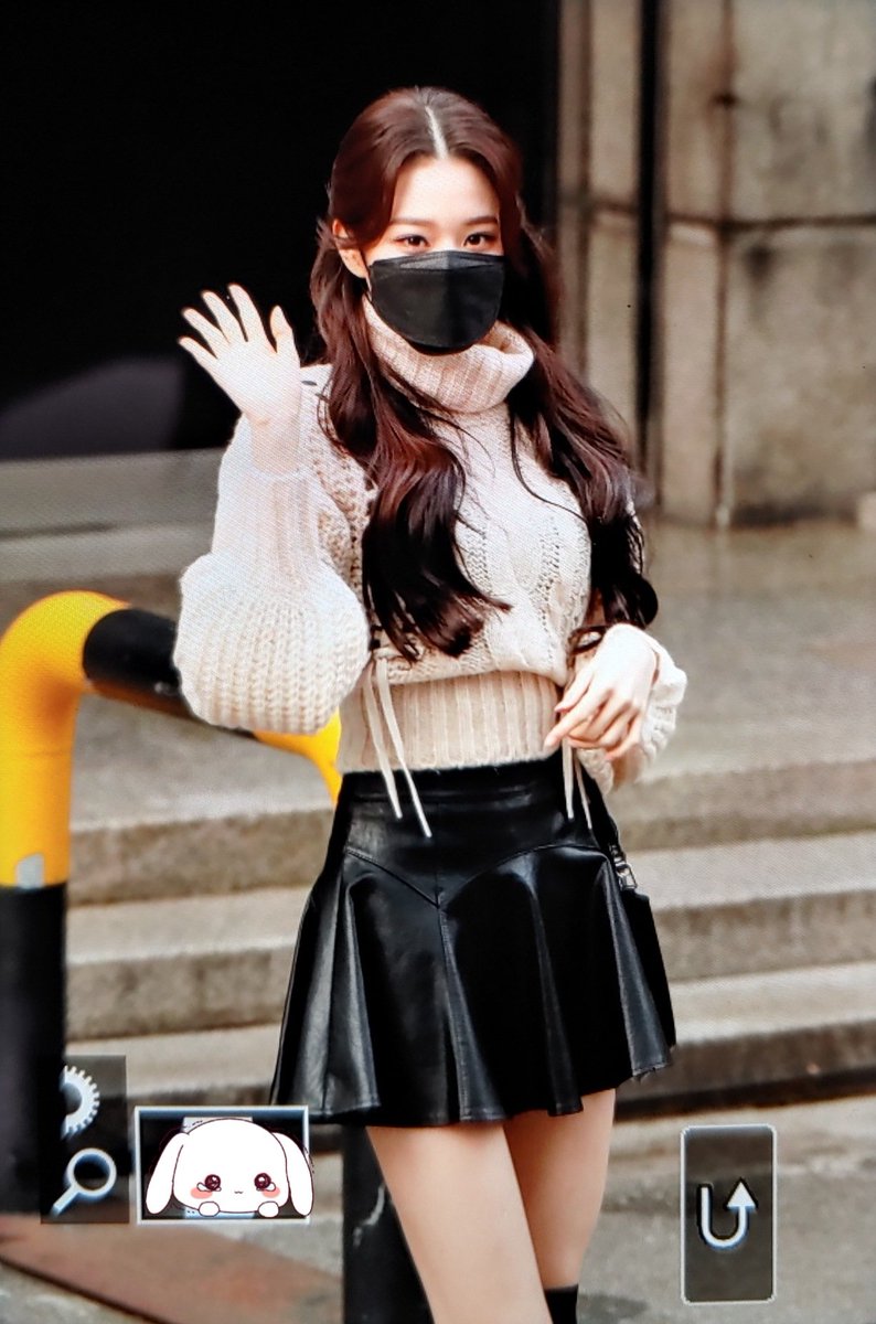 babybunny831's tweet photo. 211119 뮤직뱅크 출근 프리뷰

#장원영 #원영 #Wonyoung #ウォニョン
#IVE #아이브 https://t.co/ABjWoD4vQ6