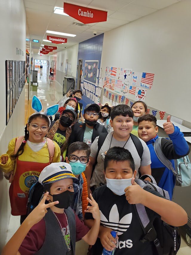 goodgators's tweet photo. 4th graders had fun describing their outfits using descriptive language during our βAdjective Fashion Showβ π₯πΈ@AgueParedes @TrevinoTweetsED @CFBISD @Tracy1025cfb @adriana_cfb @CFB_Literacy #GoodGatorsIB
#Worldchangers
#Fantastic4IBTeachers
#believeleadsucceed #IBStrong https://t.co/lJ7fIRCT3I