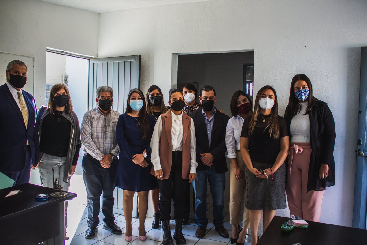 JuventudChih's tweet photo. La apertura del centro de atención a adolescente y jóvenes del programa restaurativo "Yo si me rifo".
Confiamos en que las y los beneficiarios tendrán las herramientas suficientes para reingresar en sociedad y cambiar su panorama y el de quién los rodea. https://t.co/JfKwpZt5Ar