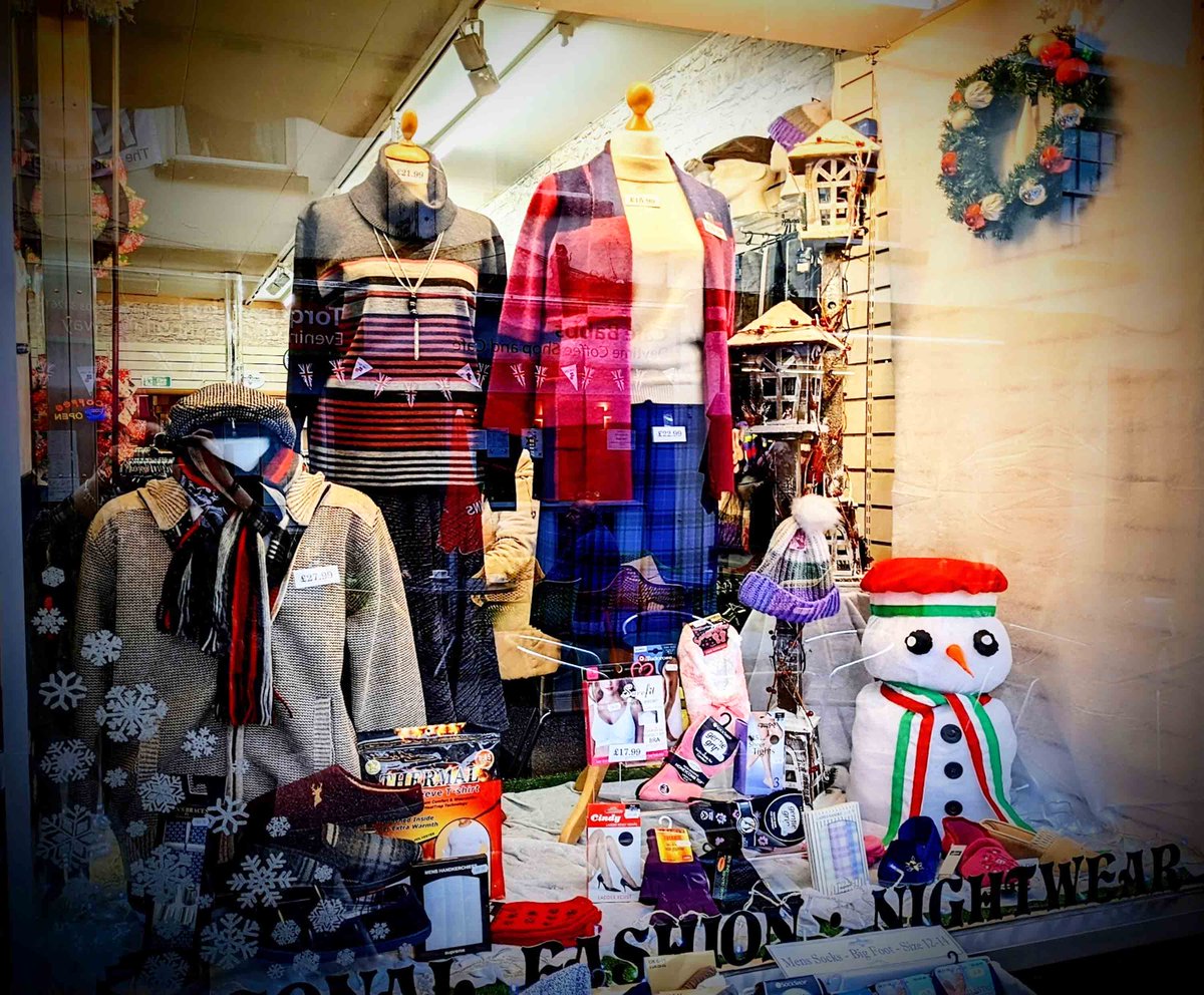 We are happy to show off our window dressing skills, and show you our Christmas windows! And introducing  our handmade Italian Snowman for the Snowman festival, taking place in St.Marychurch, Torquay, on Saturday 4th December.
etsy.com/uk/shop/Falcon…
#etsyshop #shoplocal