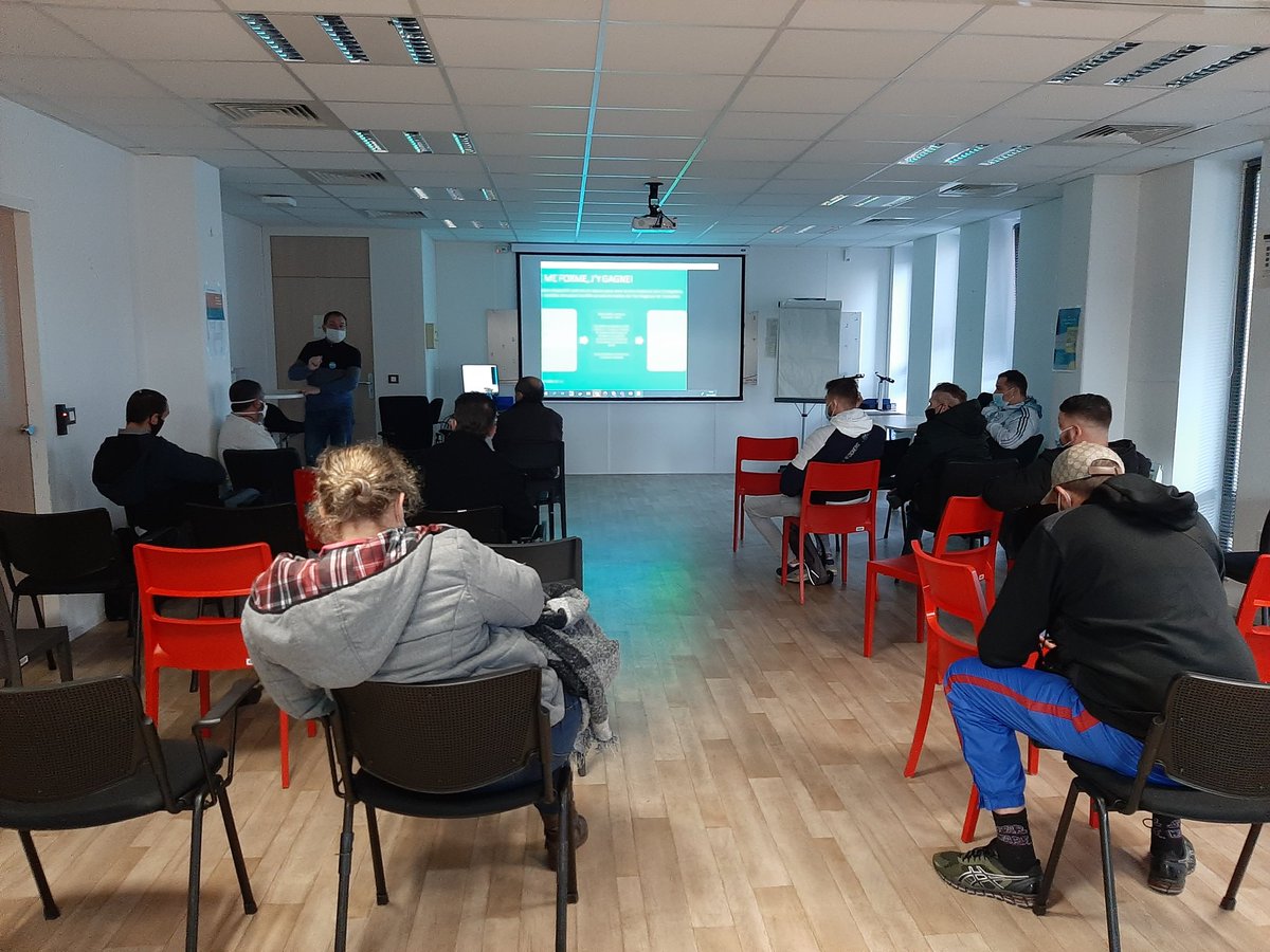 caro_bln's tweet photo. En ce J4 de la semaine #reussirsansattendre, à @pole_emploi Tourcoing, ce sont 47 allocataires du RSA présents et pas moins de 1️⃣2️⃣ propositions d'emploi et 1️⃣0️⃣ positionnements formation dans les secteurs transport et logistique.
@fabrice_balent @Stephaniedemai1 @SeverineDelong https://t.co/Cnaakcr17C