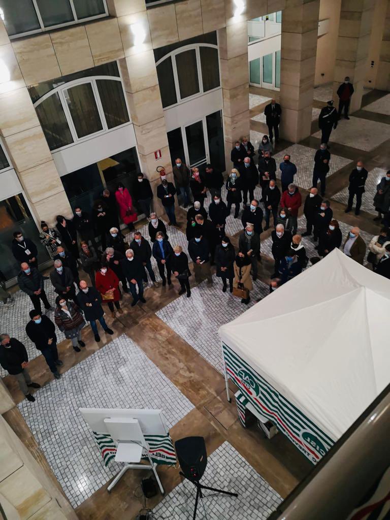 CislNazionale's tweet photo. #LuigiSbarra: Per cambiare il mondo Tina Ansemi diceva che non basta lamentarsi: bisogna esserci. “Esserci per cambiare”. In tre parole un manifesto politico potente, definitivo. Incredibilmente attuale. Sarà questo lo slogan del Congresso nazionale della #Cisl https://t.co/kjdQFRpz3t