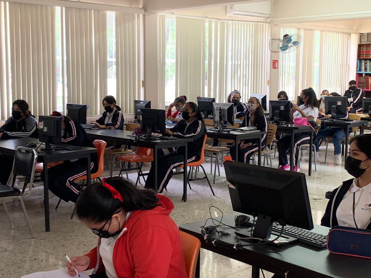 CAPAVivienda's tweet photo. 18/noviembre/2021 

Agradeciendo principalmente a las autoridades correspondientes de la escuela Ciudad de los niños Monterrey.

Por permitirnos el día de hoy trabajar en el campus de mujeres abarcando totalmente el área de secundaria con el tema “Depresión en adolescentes” https://t.co/YQmnyE3lph
