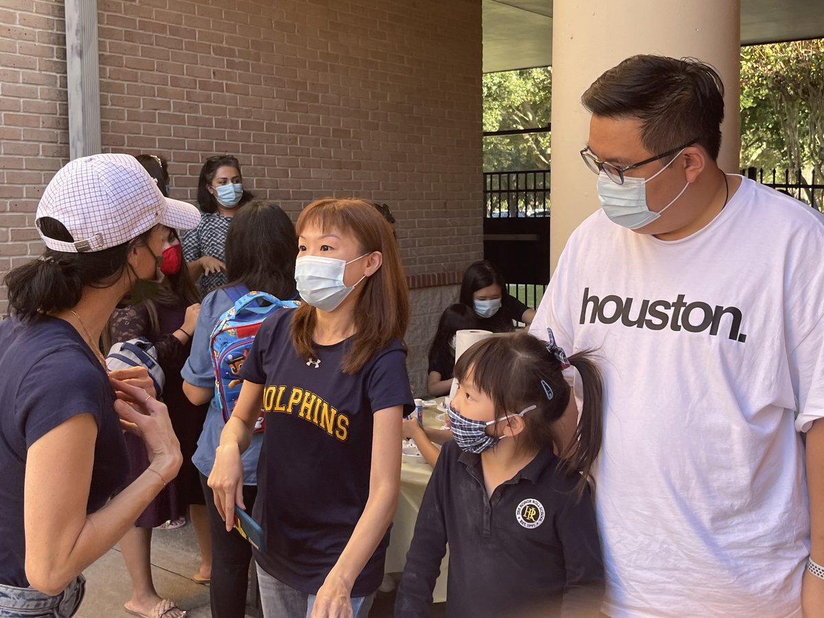 HonorRollSchool's tweet photo. New THRS families gathered to paint rocks for our Kindness Rock Gardens, located around campus.  Good 'ole messy fun with fun new friends! https://t.co/jAmkBIpFAW