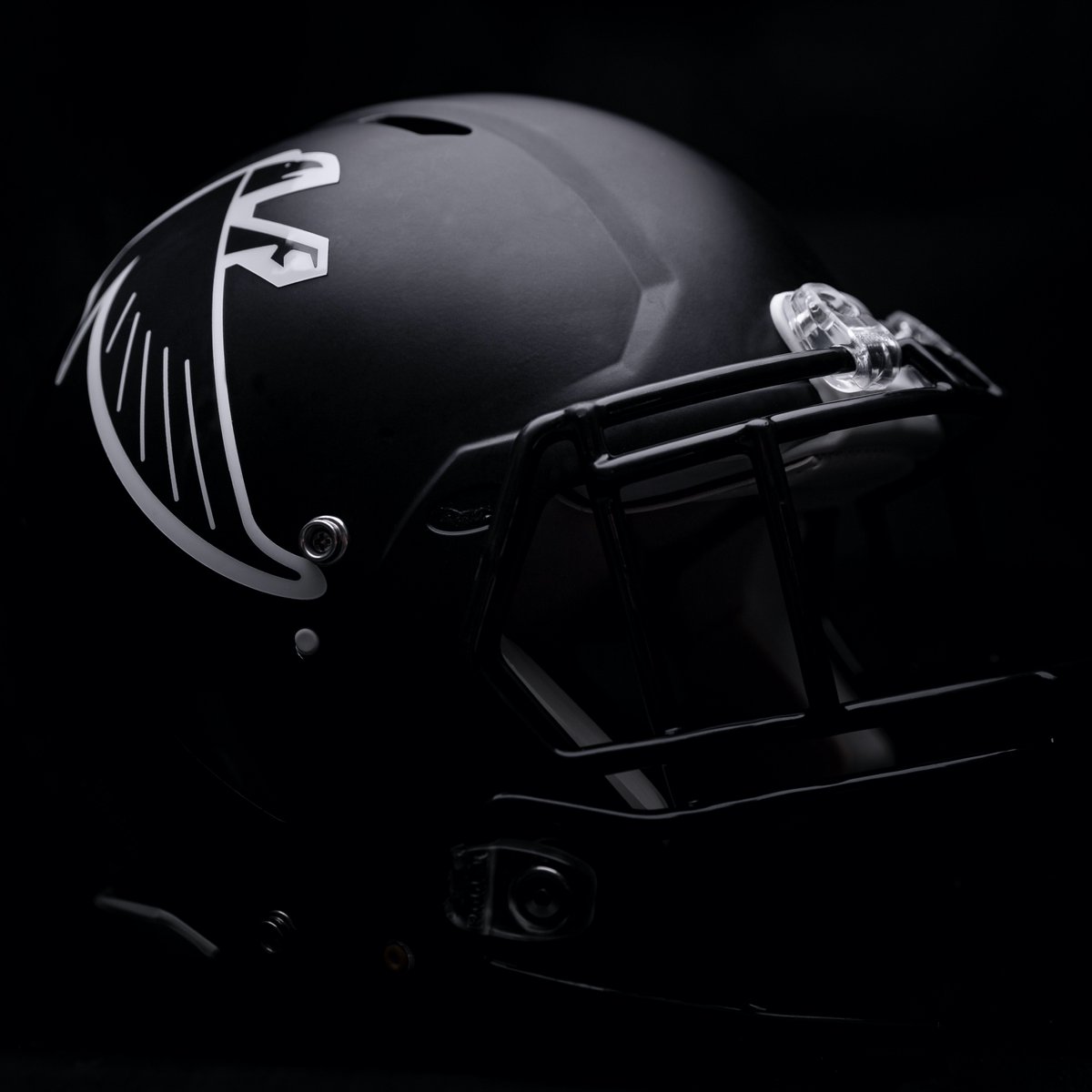 MySportsUpdate's tweet photo. The #Falcons will be rocking their black throwback uniforms tonight vs. New England. https://t.co/FzydvR7nG6