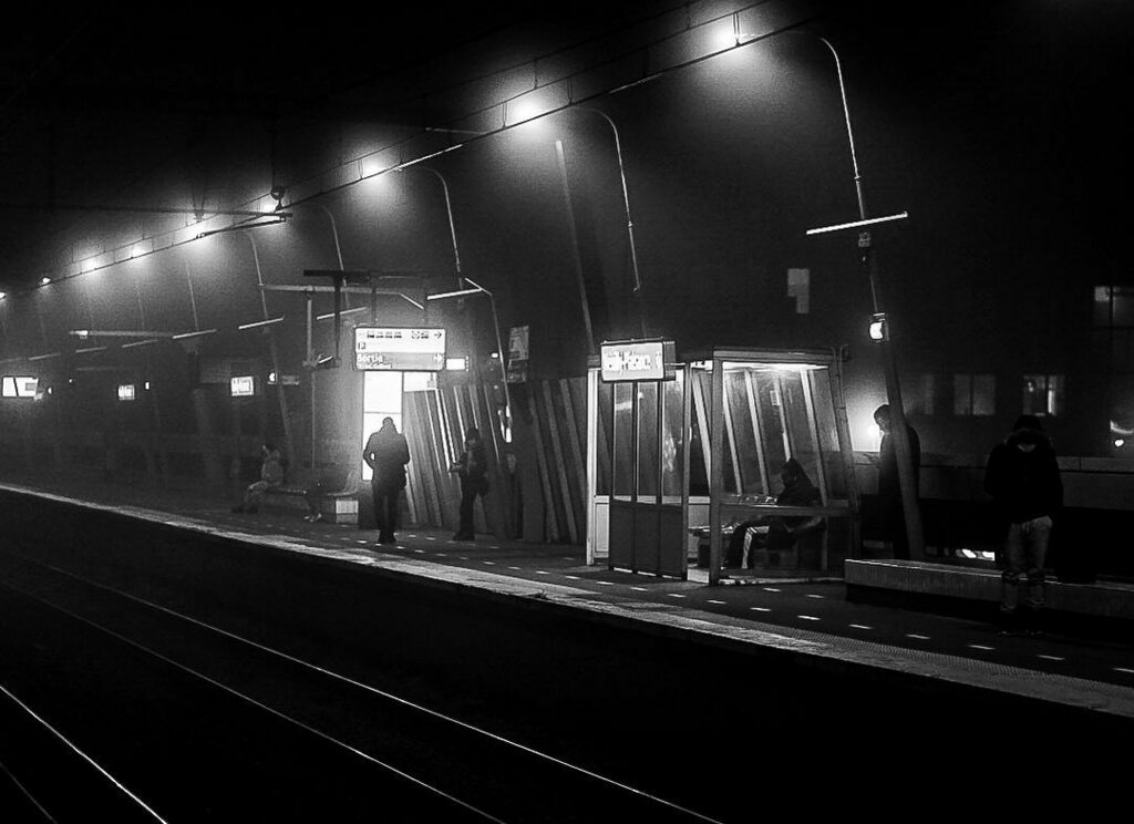 She Was Waitin' For Her Mother At The Station…
-
#fog 
#filmnoir
#ambiance
#blackandwhitephotography 
#bmwstreet 
#gare #trainstation #suburban #neuillyplaisance 
#circulation #brouillard 
#brume 
#noiretblanc 
#bnwmoodShe Was Waitin' For Her Mother At The Station…
-
#fog 
#…