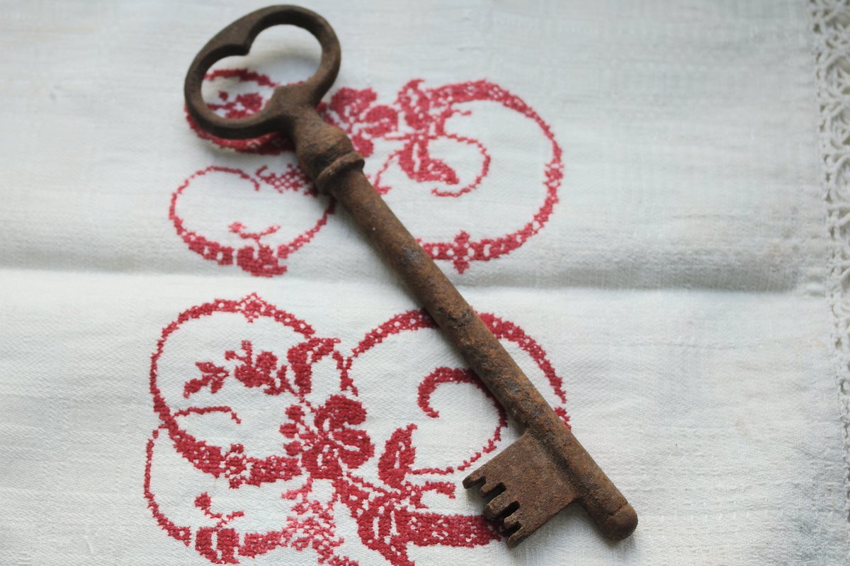 VintageSoviet's tweet photo. #Large #Antique #Rusty #Key #DoorKey #Skeleton #Rustic #Decor #oldkey #vintagekey #steampunk #craft #supply #metal #iron key rustic #tool
https://t.co/Jfwehi7gOj @Etsy https://t.co/VpKU9n52m3