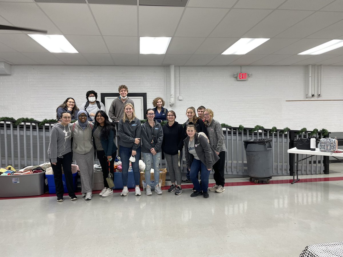 HollyKnurek's tweet photo. Great day at the Plain City DNA serving the community that we call home. Service learning for the win!! @MrsStrebe @TollesTech @toddhoadley @DNAofPC https://t.co/1AxCBY2nDy
