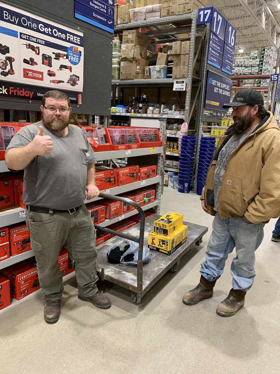 EricaPro472's tweet photo. We had a had a blast celebrating our Pro’s today! #provember #dewaltevent #proservices #proloyalty #partnership DEWALT #lowes472 @JesseHickey10 @DEWALTtough @NestorAndino1 @JonathanEverha9 https://t.co/XIOPK59iAs