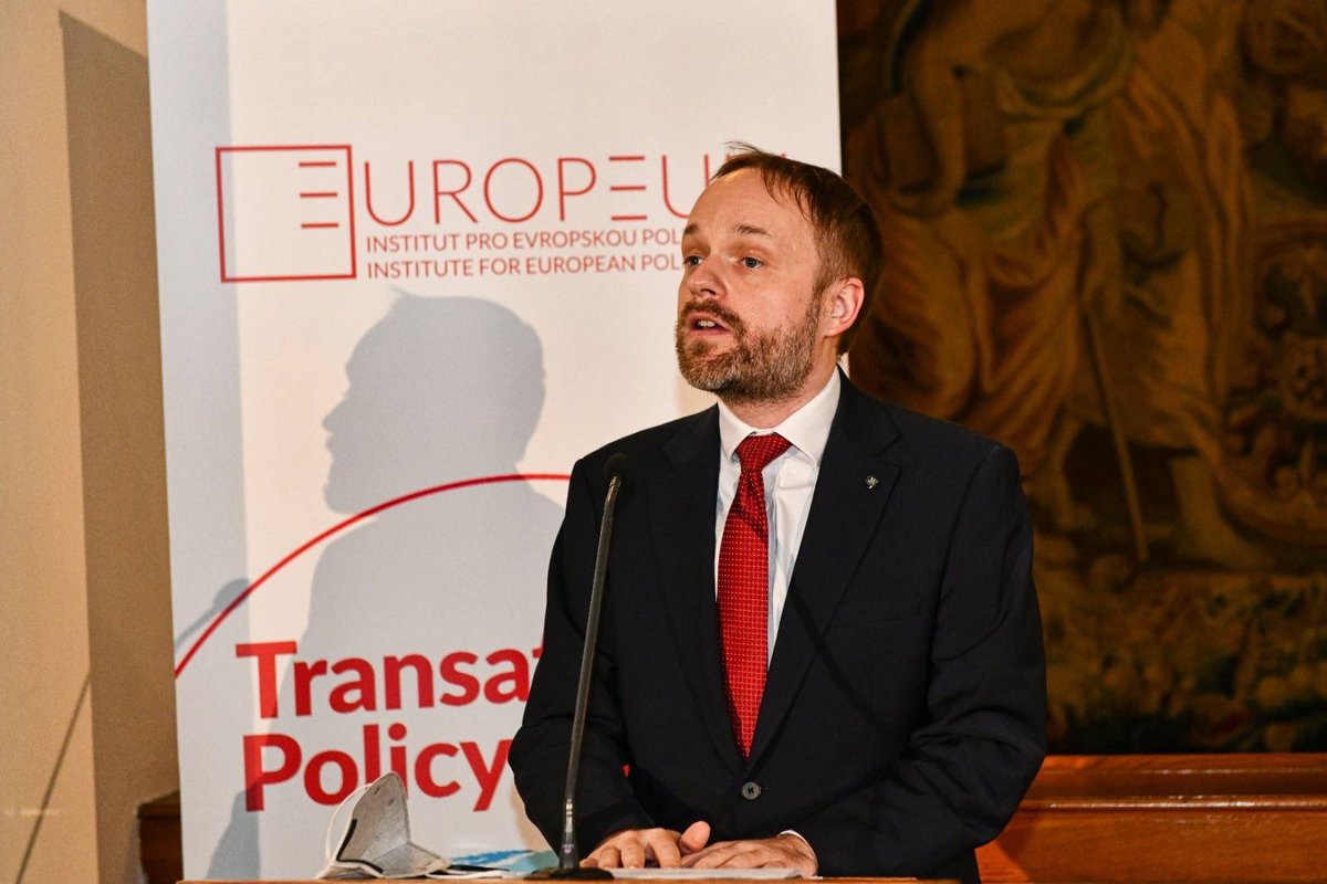 JakubKulhanek's tweet photo. Klíčovým prvkem bezpečnosti v Evropě je úzká transatlantická vazba a spolupráce EU 🇪🇺 a @NATO. Je nutné více spolupracovat a hledat oblasti, kde se obě organizace mohou doplňovat. To byl můj hlavní vzkaz na Transatlantic Policy Forum #TAPF, jehož 4. ročník jsem dnes zahájil. https://t.co/EQDOgCEcSj