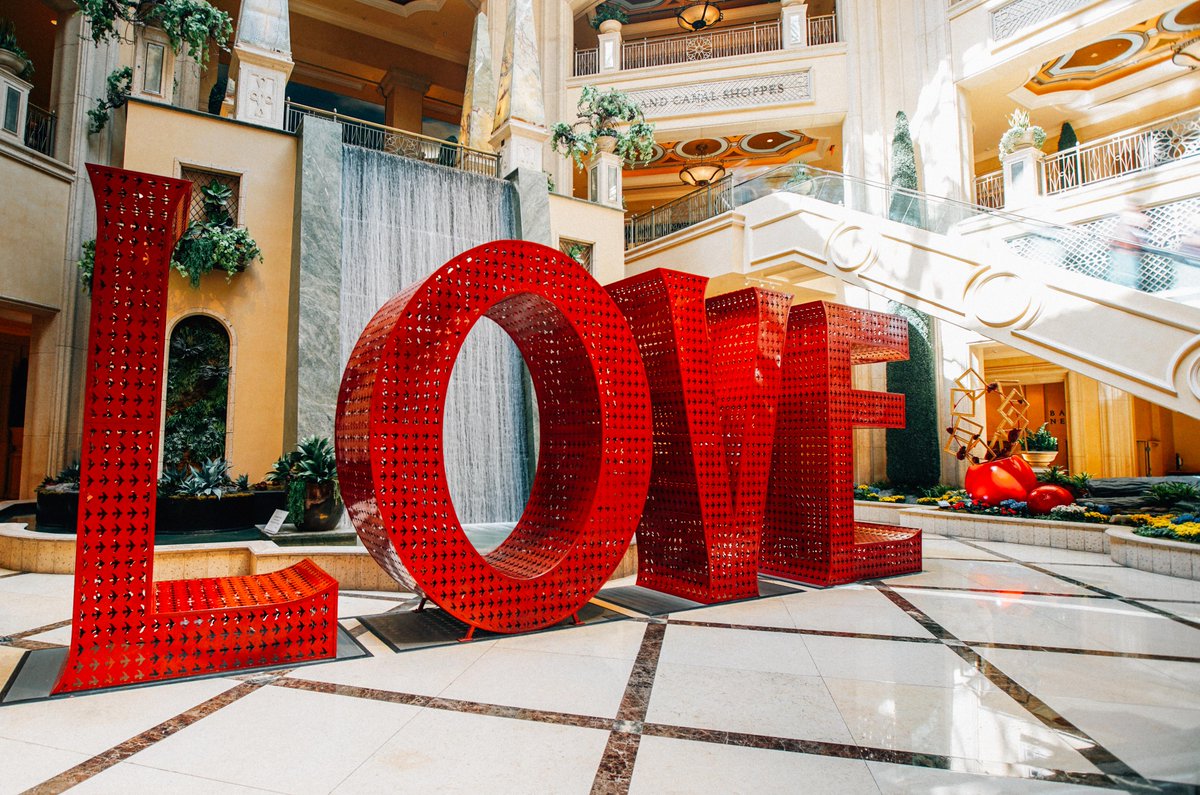 VenetianVegas's tweet photo. What do you LOVE most about visiting The Venetian Resort? https://t.co/rBgQX9b68P
